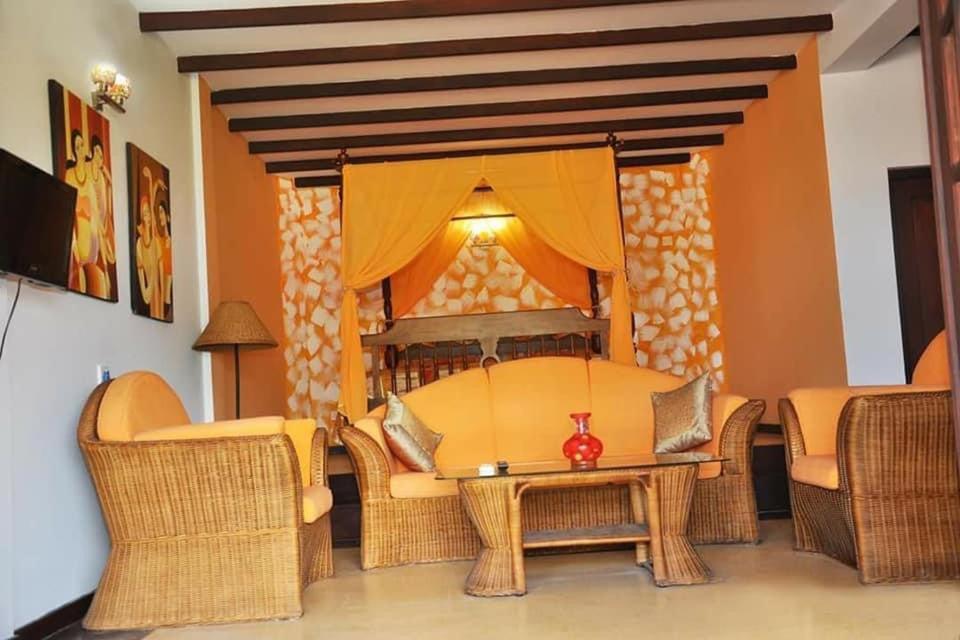 Solomon Beach Hotel Marawila Eksteriør bilde