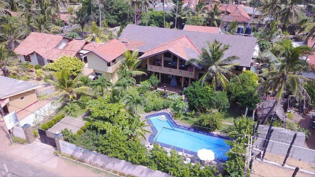Solomon Beach Hotel Marawila Eksteriør bilde