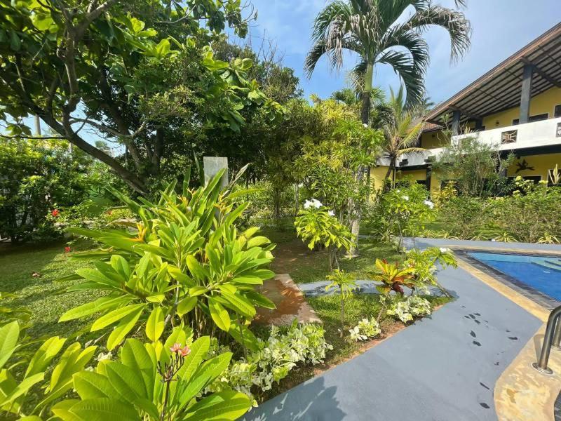 Solomon Beach Hotel Marawila Eksteriør bilde